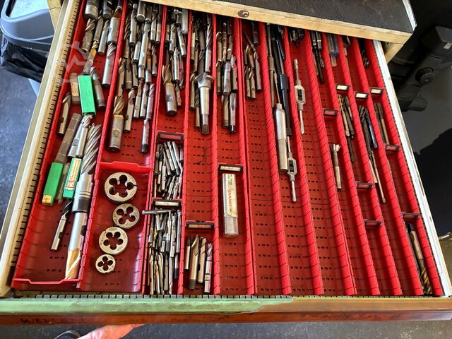 Workshop drawer cabinet with contents KIND nan