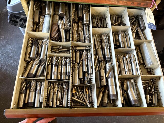 Workshop drawer cabinet with contents KIND nan