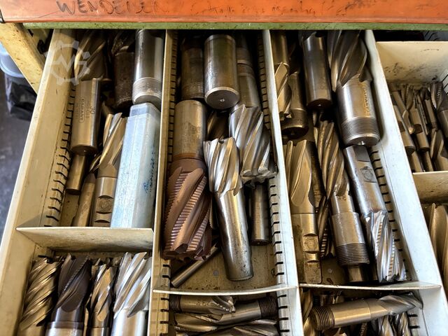 Workshop drawer cabinet with contents KIND nan