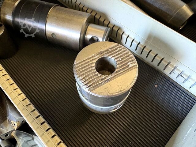 Workshop drawer cabinet with contents KIND nan