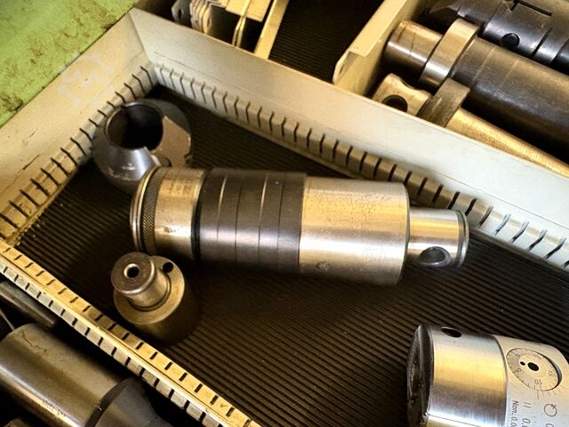 Workshop drawer cabinet with contents KIND nan