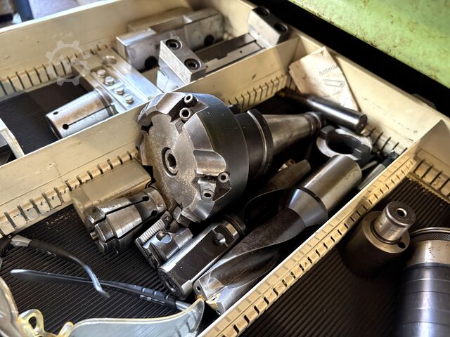 Workshop drawer cabinet with contents KIND nan