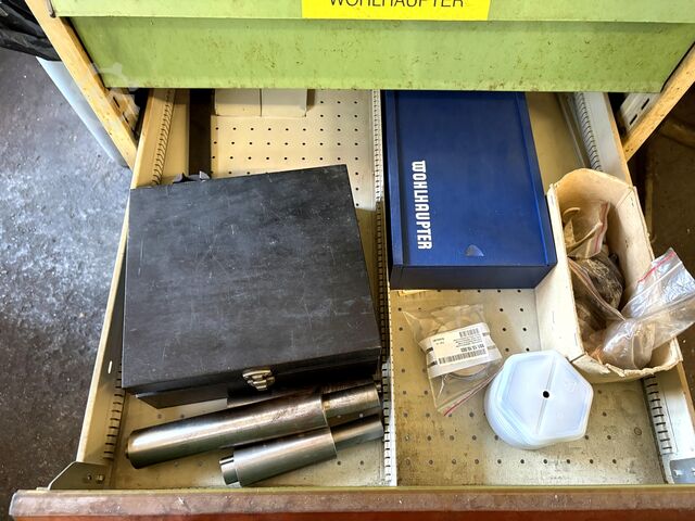 Workshop drawer cabinet with contents KIND nan