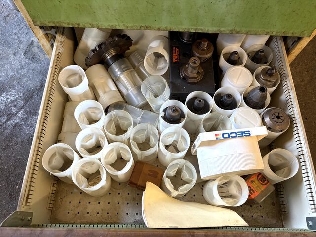 Workshop drawer cabinet with contents KIND nan