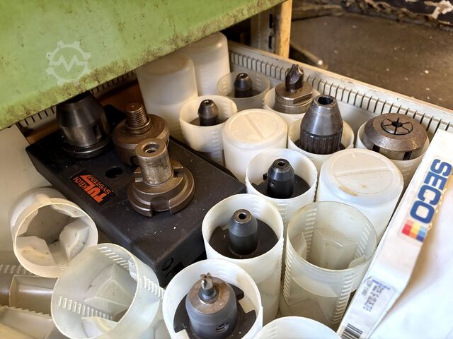 Workshop drawer cabinet with contents KIND nan