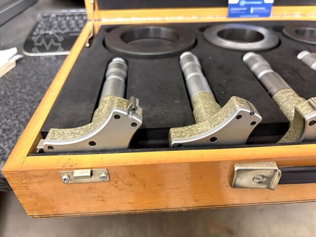 Lot of three-point internal micrometers Three-Point Internal Micrometer