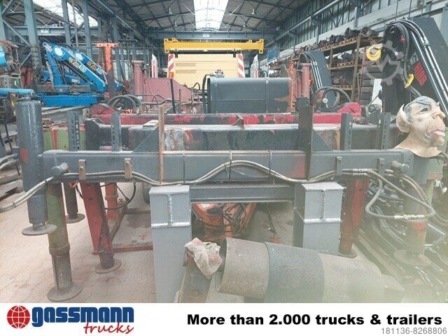 Truck mounted crane  Versch. Abstützung für Kräne, mehrfach