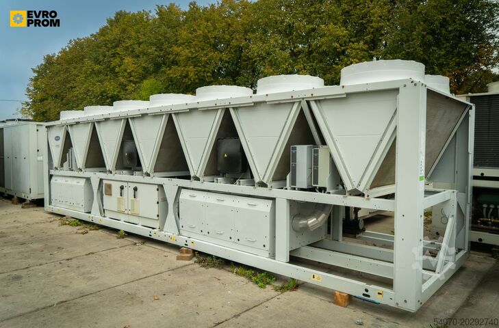 Chiller Used Aircooled chiller CARRIER 30XB 0900 0041 890 kW. 2020 yom
