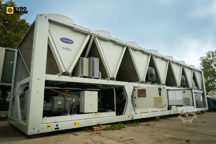 Chiller Used Aircooled chiller CARRIER 30XB 0900 0041 890 kW. 2020 yom