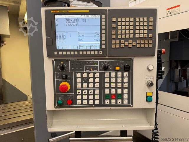 Vertikales Bearbeitungszentrum Akira Seiki 4.5 XP
