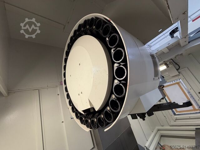 Vertikales Bearbeitungszentrum Akira Seiki 4.5 XP