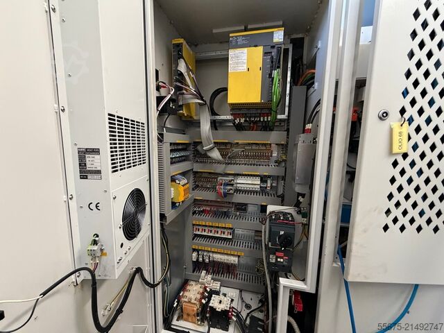 Vertical machining center Akira Seiki 4.5 XP