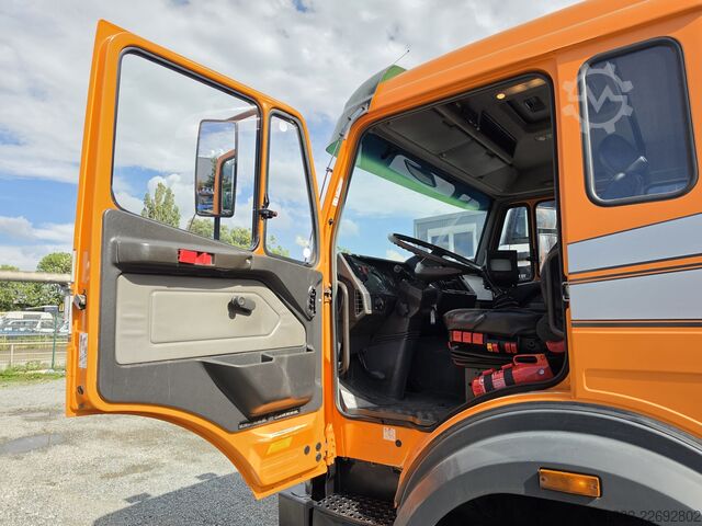 Three-sided tipper truck Mercedes-Benz 1824 AK/ 36 V6 Blatt/Blatt Manual