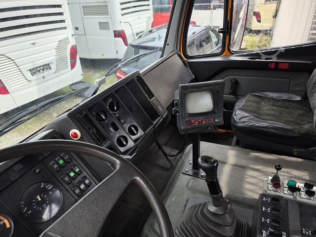 Three-sided tipper truck Mercedes-Benz 1824 AK/ 36 V6 Blatt/Blatt Manual