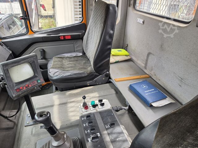 Three-sided tipper truck Mercedes-Benz 1824 AK/ 36 V6 Blatt/Blatt Manual