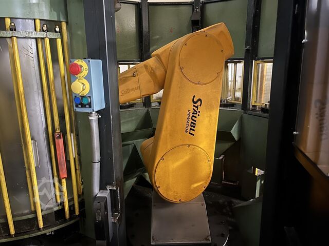 Vertical machining centers Staubli RX170 HSM Drilling / Milling robot