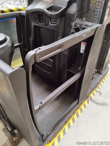 Narrow-aisle forklift Linde SCORPION 635 VARIPOWER