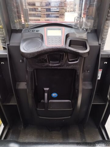 Narrow-aisle forklift Linde SCORPION 635 VARIPOWER