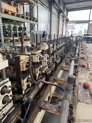 Profilieranlage-– 44 angetriebene Stn Dreistern P3.100.40/3