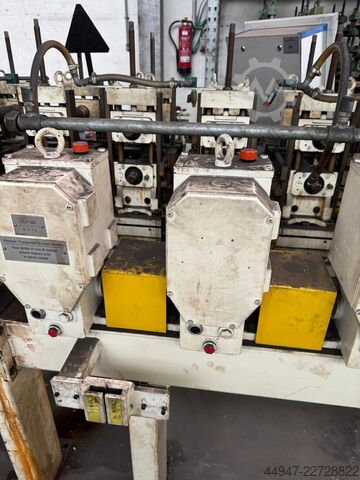 Profilieranlage-– 44 angetriebene Stn Dreistern P3.100.40/3
