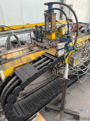 Profilieranlage-– 44 angetriebene Stn Dreistern P3.100.40/3