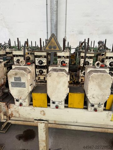 Profilieranlage-– 44 angetriebene Stn Dreistern P3.100.40/3