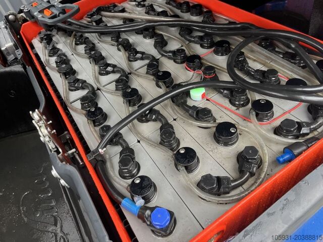 Electric 3-wheel forklift Linde E16C-02