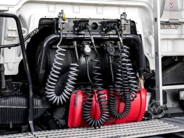 Standard SZM MAN TGX 18.500 4x2 + SKIRTS + FRIDGE + RETARDER ZV