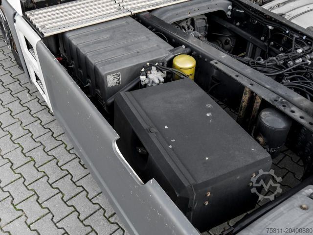 Standard SZM MAN TGX 18.500 4x2 + SKIRTS + FRIDGE + RETARDER ZV