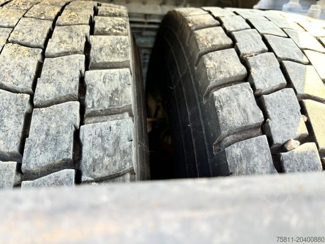 Standard SZM MAN TGX 18.500 4x2 + SKIRTS + FRIDGE + RETARDER ZV