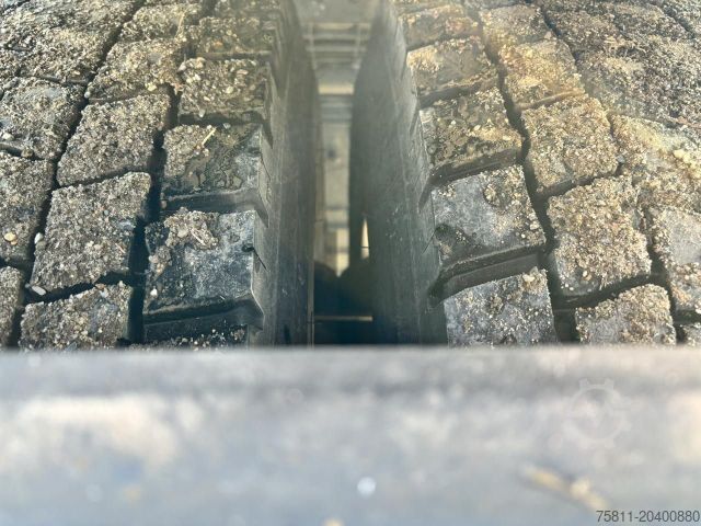 Standard SZM MAN TGX 18.500 4x2 + SKIRTS + FRIDGE + RETARDER ZV