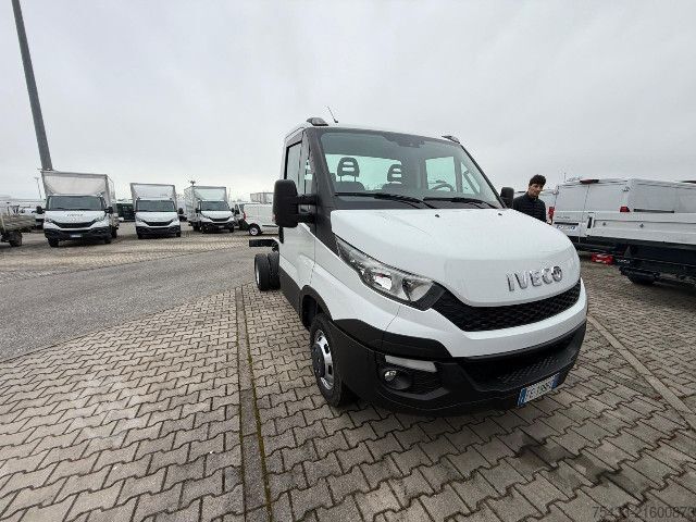 Transporter Fahrgestell IVECO DAILY 35C14N A TELAIO