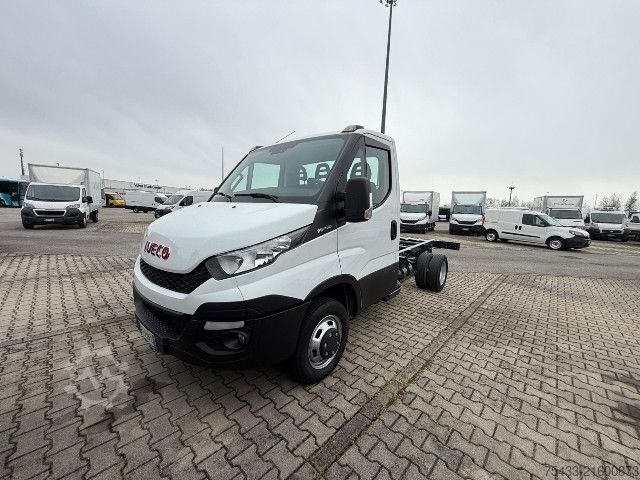 Transporter Fahrgestell IVECO DAILY 35C14N A TELAIO