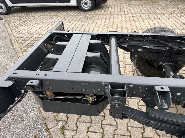 Transporter Fahrgestell IVECO DAILY 35C14N A TELAIO