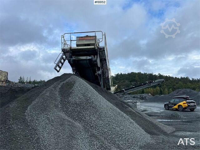 Crusher Metso Lokotrack LT220D crusher w/ screen, box and belt