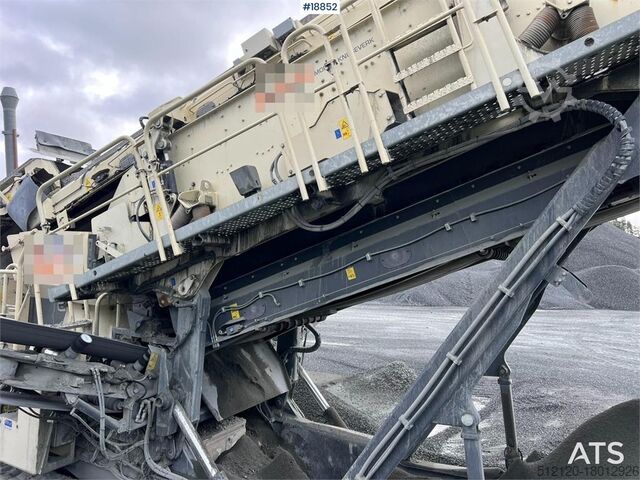 Crusher Metso Lokotrack LT220D crusher w/ screen, box and belt