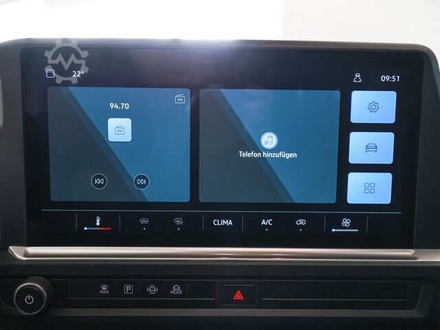 Panel van VW Transporter Kastenwagen mit L-Trennwand AHK