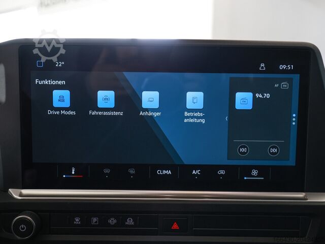 Panel van VW Transporter Kastenwagen mit L-Trennwand AHK