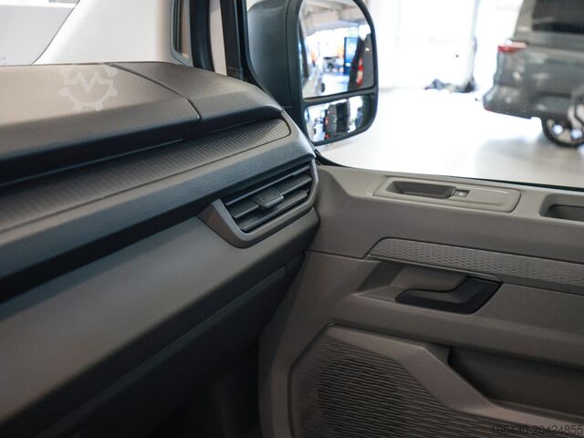 Panel van VW Transporter Kastenwagen mit L-Trennwand AHK