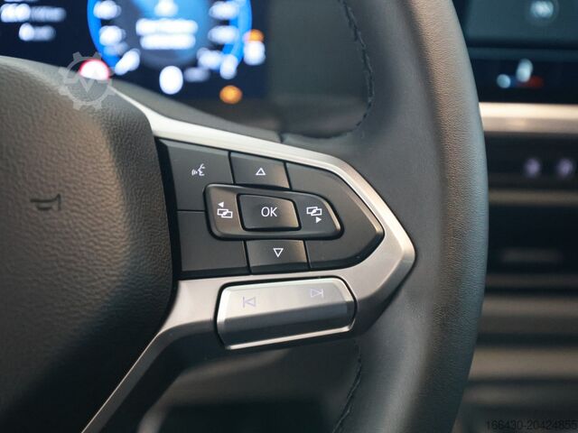 Panel van VW Transporter Kastenwagen mit L-Trennwand AHK