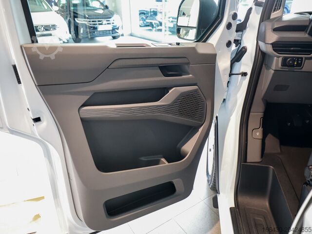 Panel van VW Transporter Kastenwagen mit L-Trennwand AHK