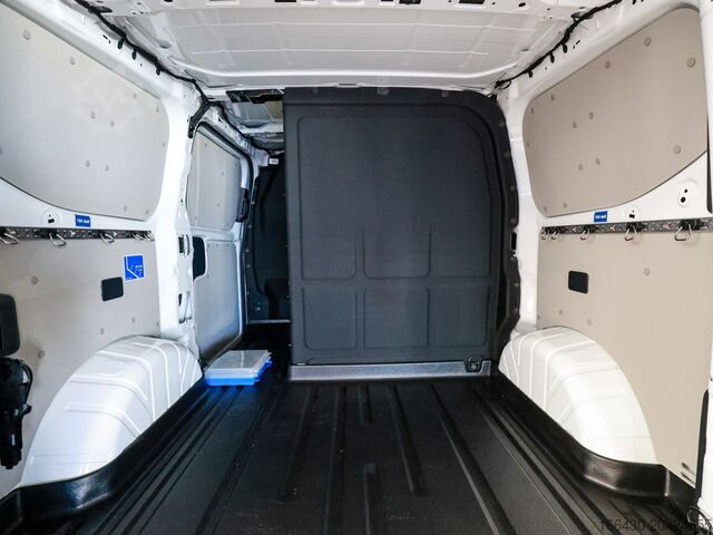 Panel van VW Transporter Kastenwagen mit L-Trennwand AHK