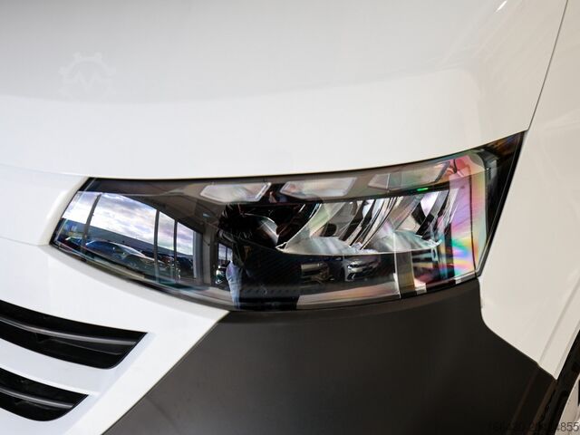 Panel van VW Transporter Kastenwagen mit L-Trennwand AHK