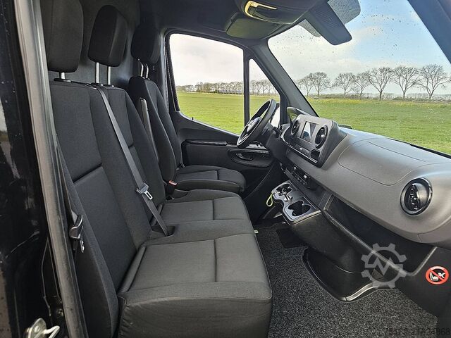 High-roof van MERCEDES-BENZ SPRINTER 319 L2H2 V6 LED Automaat