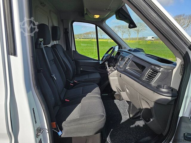 High-roof van FORD TRANSIT 2.0 L2H2 Euro6 Trekhaak!