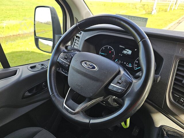 High-roof van FORD TRANSIT 2.0 L2H2 Euro6 Trekhaak!