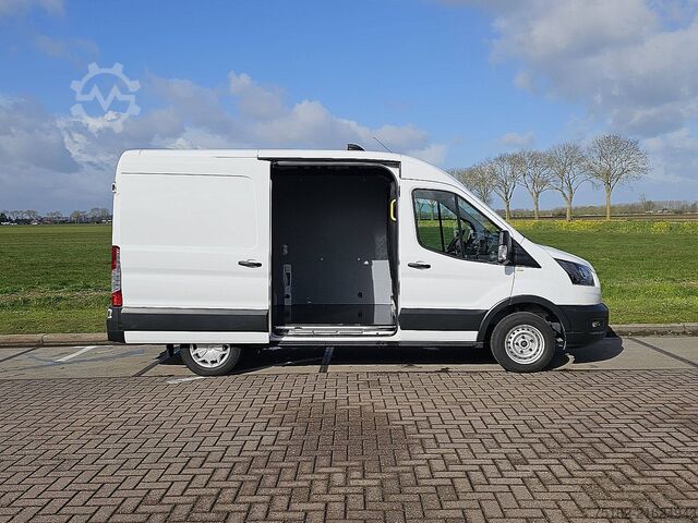 High-roof van FORD TRANSIT 2.0 L2H2 Euro6 Trekhaak!