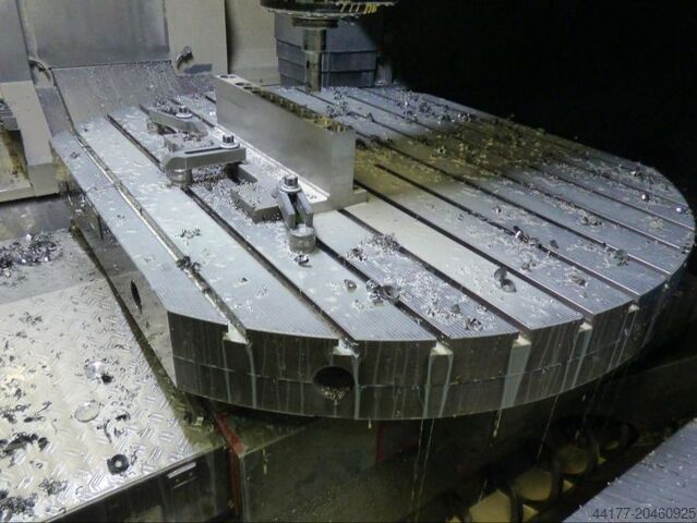 Universal machining center DMG MORI Deckel Maho DMU 200 P