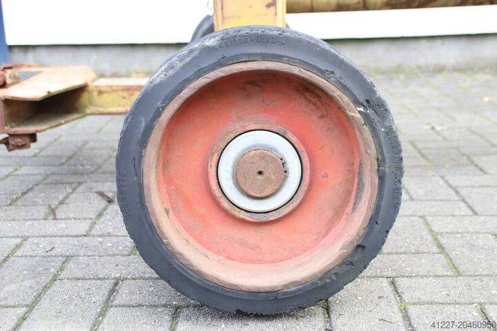 Heavy-duty transport vehicle 11 tons unbekannt Trägerabstand 5860 mm  Höhe 850 bis 1255 mm