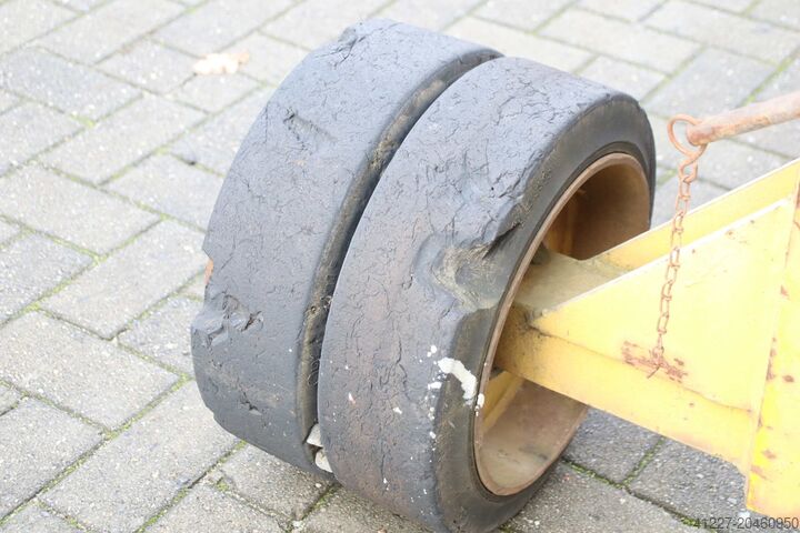 Heavy-duty transport vehicle 11 tons unbekannt Trägerabstand 5860 mm  Höhe 850 bis 1255 mm